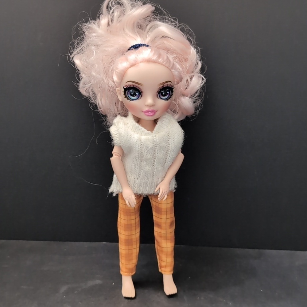2022,Rainbow High Pacific Coastline Bella Parker Doll.